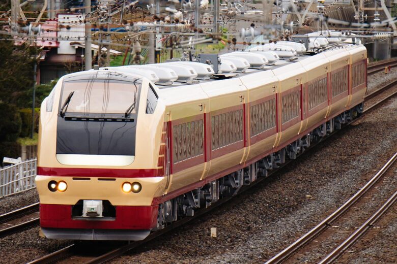 JR東日本のE653系電車（国鉄色）
