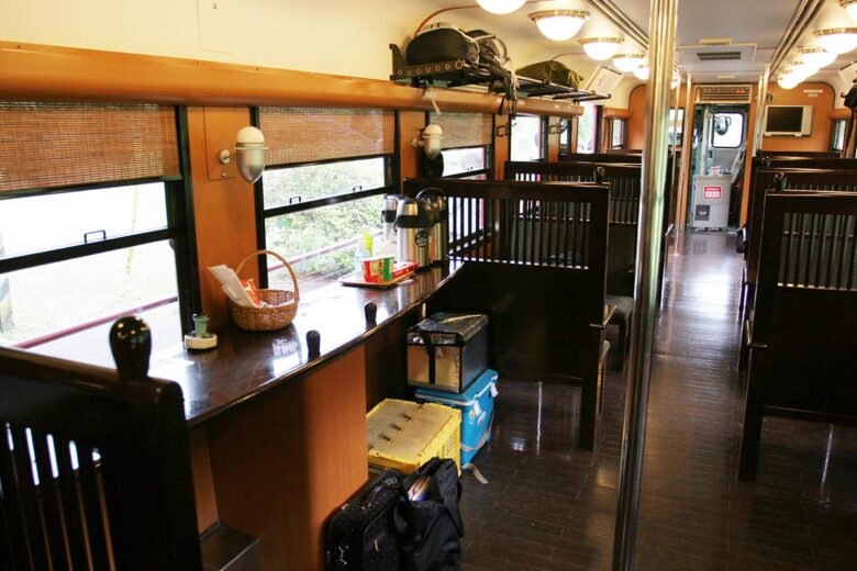 JR九州の観光列車「いさぶろう・しんぺい」車内販売コーナー