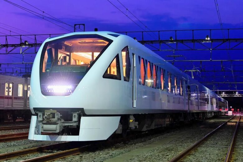 東武鉄道の観光列車「スペーシア X」（画像：東武鉄道）