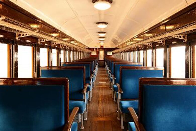 観光列車「SLぐんま」旧型客車の車内（画像：JR東日本）