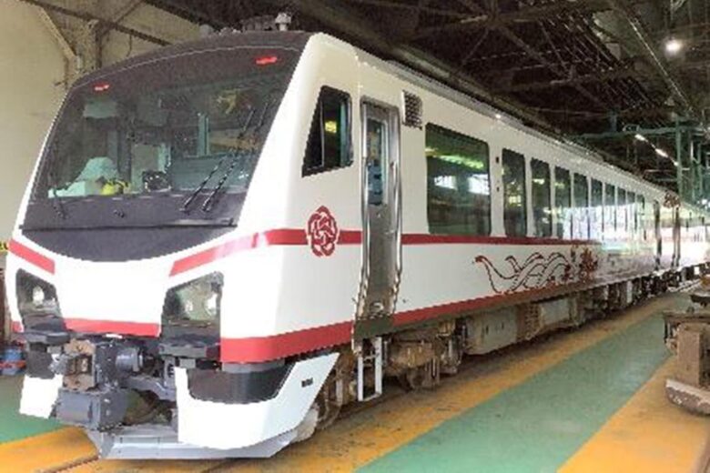 改造工事中の新しい観光列車「ひなび（陽旅）」（画像：JR東日本）