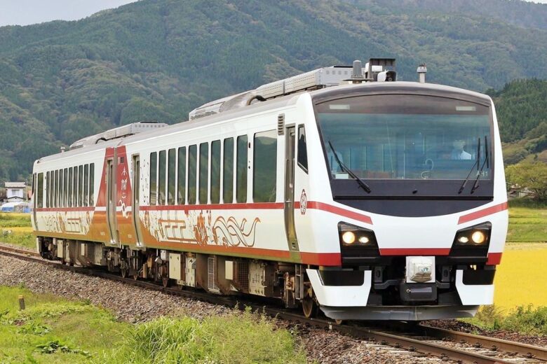 JR東日本の観光列車「ひなび（陽旅）」（画像：JR東日本）