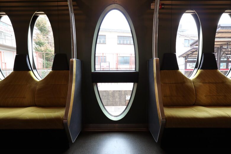 叡山電車の観光列車「ひえい」車内
