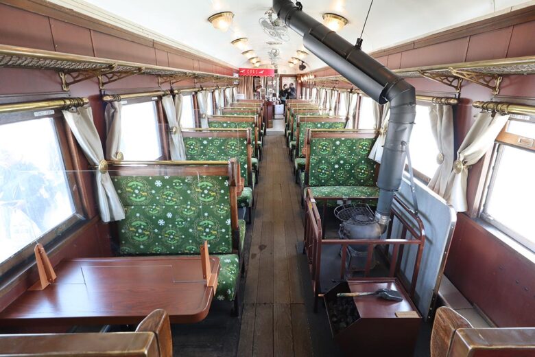 JR北海道の観光列車「SL冬の湿原号」ストーブカー（カフェカー）