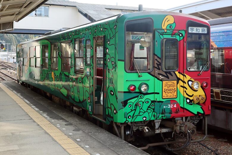 JR四国の観光列車「海洋堂ホビートレイン『かっぱうようよ号』」