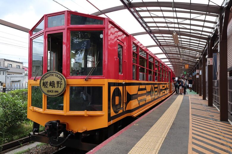 嵯峨野観光鉄道の観光列車「トロッコ列車」
