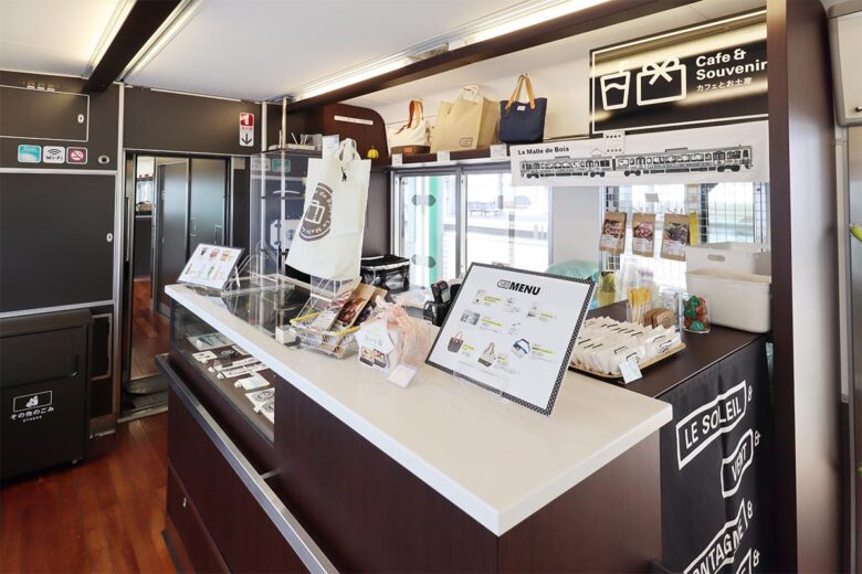 JR西日本の観光列車「ラ・マル・ド・ボァ」車内販売カウンター