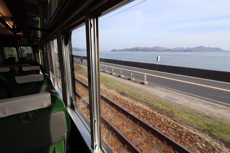 観光列車「ラ・マル・ド・ボァ」車窓に広がる瀬戸内海