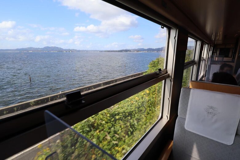 観光列車「あめつち」車窓に広がる宍道湖