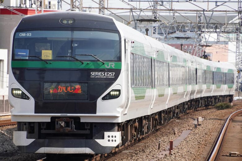 JR東日本の夜行列車「アルプス」に使用されるE257系