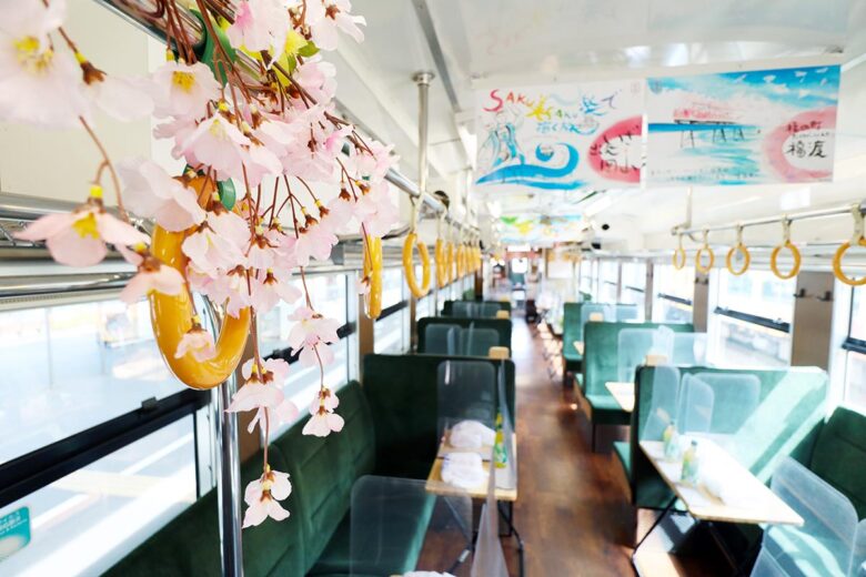 JR西日本の観光列車「SAKU美SAKU楽」車内