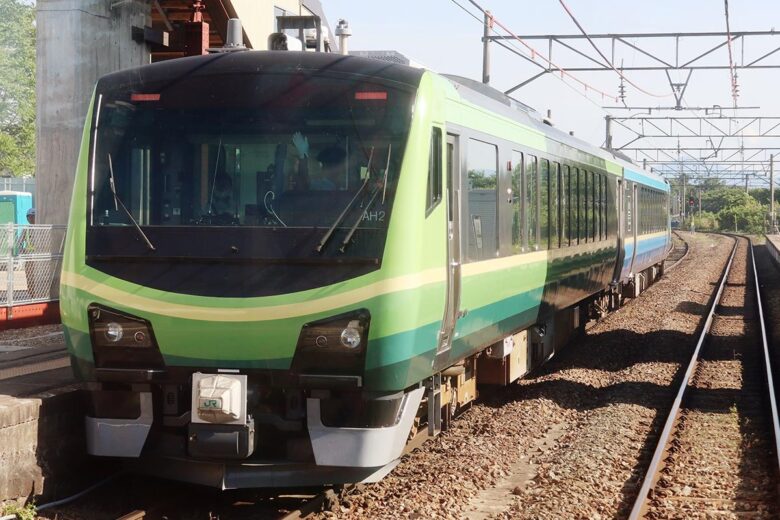 JR東日本の観光列車「SATONO（さとの）」
