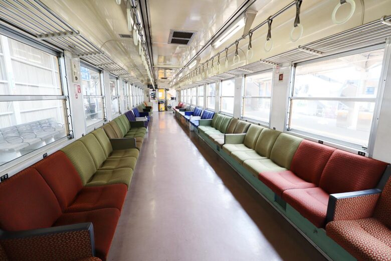 JR四国の観光列車「しまんトロッコ」自由席車両