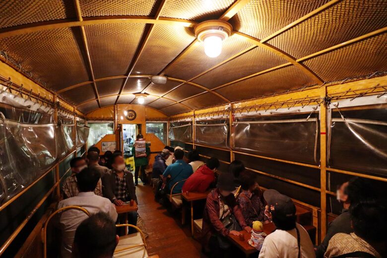 JR四国の観光列車「しまんトロッコ」指定席車両