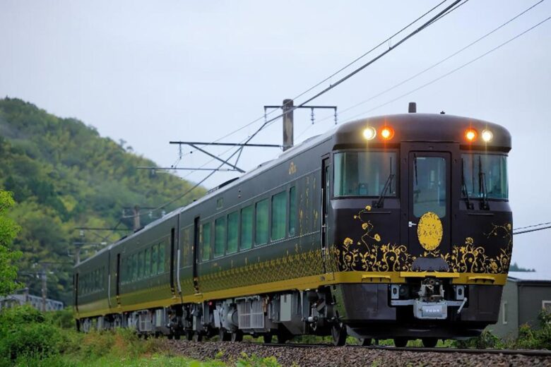 観光列車「はなあかり」（画像：JR西日本）