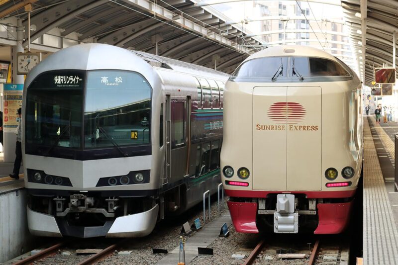 高松駅に到着した「サンライズ瀬戸」