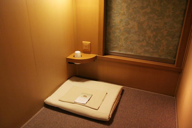 寝台列車「サンライズ出雲・瀬戸」ノビノビ座席