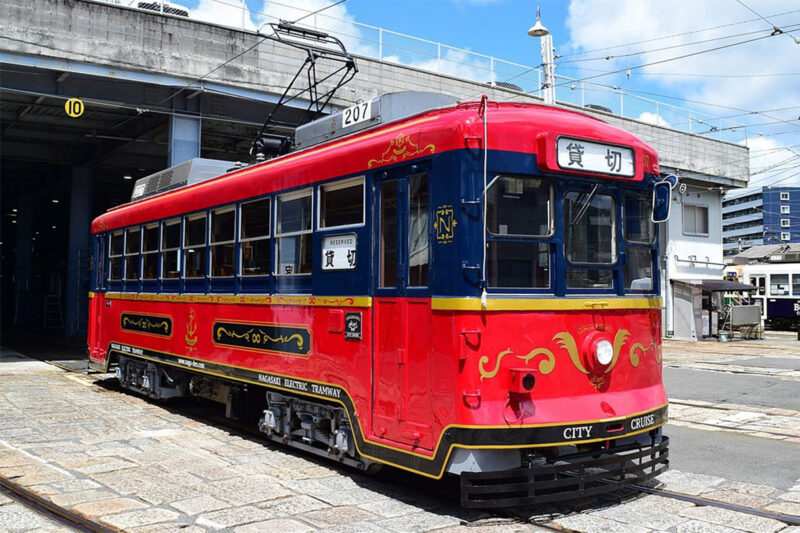 観光列車「あかり」（長崎電気軌道ウェブサイトより引用）