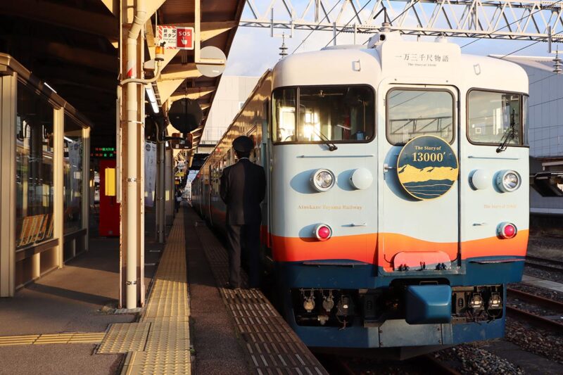 あいの風とやま鉄道の観光列車「一万三千尺物語」