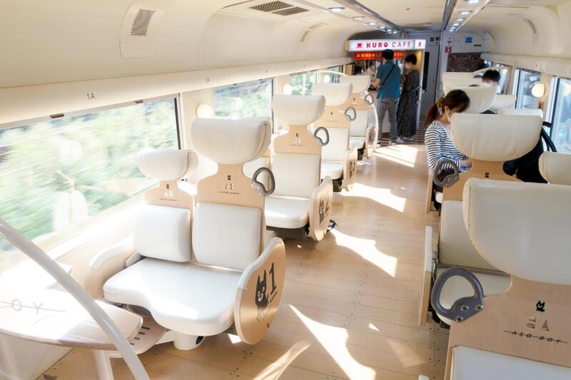 観光列車「あそぼーい!」の「白いくろちゃんシート」