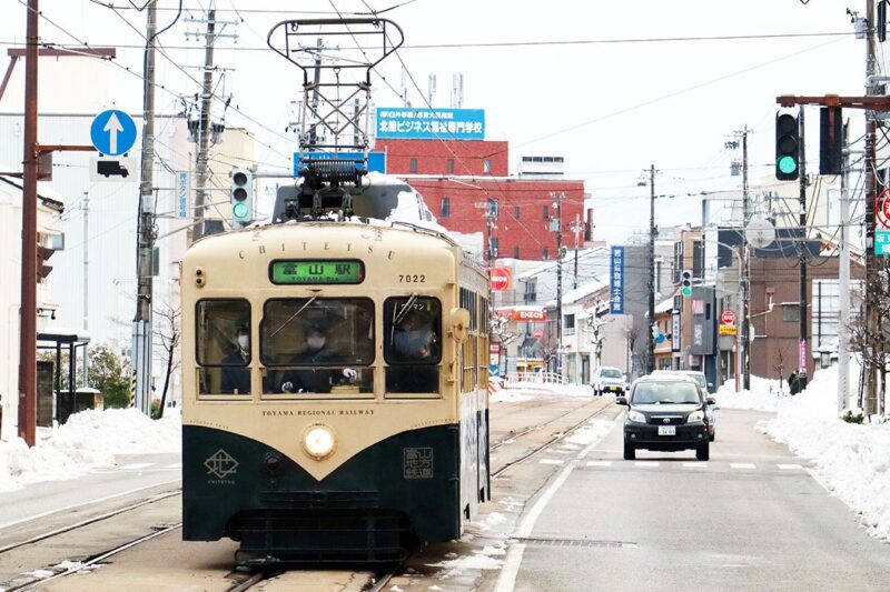 富山地鉄の観光列車「レトロ電車」