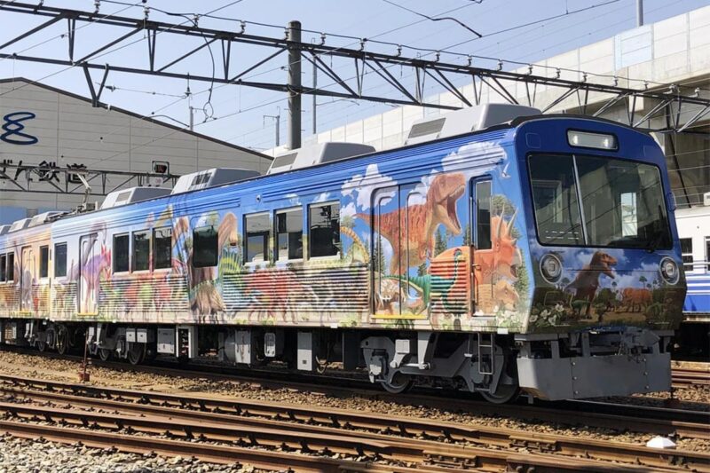 観光列車「恐竜列車」(えちぜん鉄道公式サイトより引用)