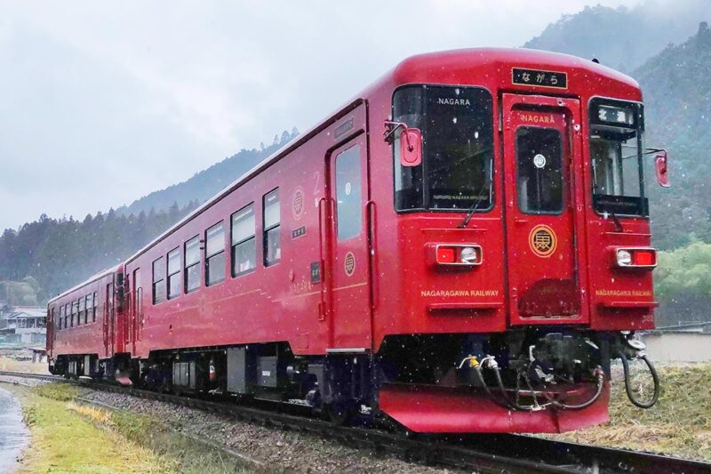 長良川鉄道の観光列車「ながら」