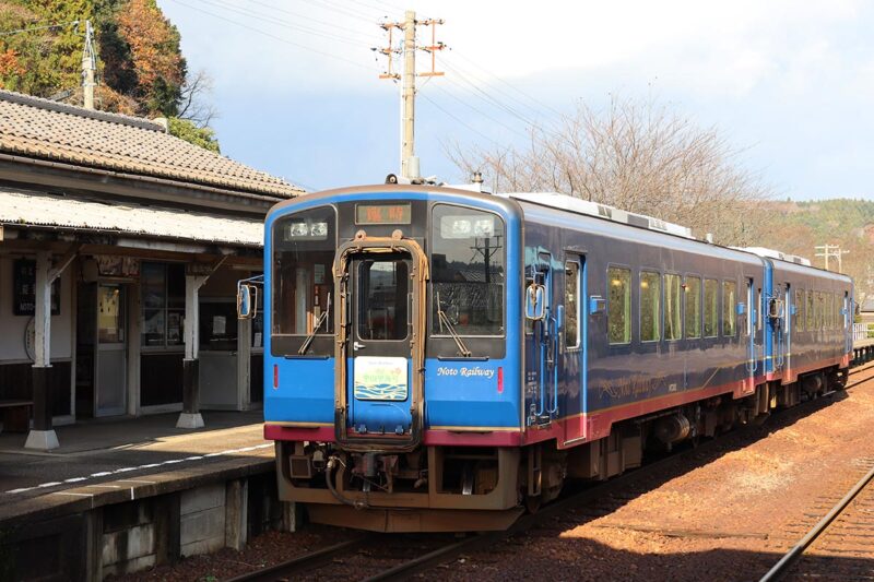 のと鉄道の観光列車「のと里山里海号」
