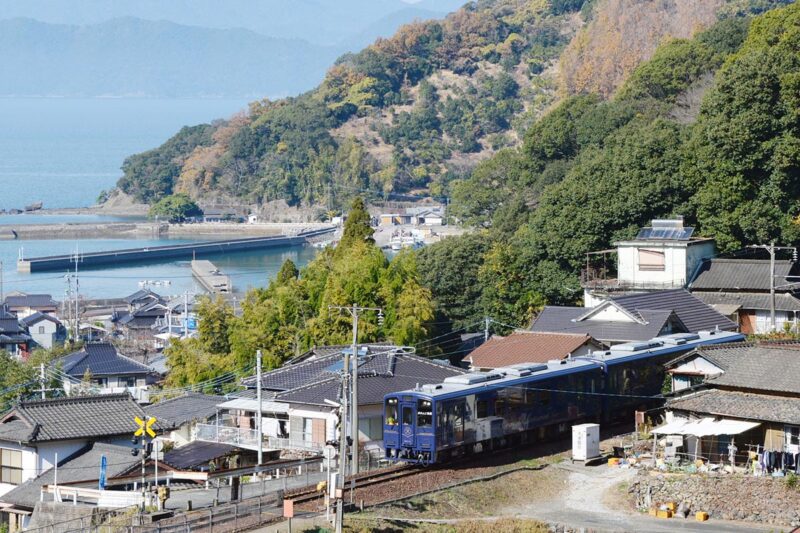 肥薩おれんじ鉄道の観光列車「おれんじ食堂」