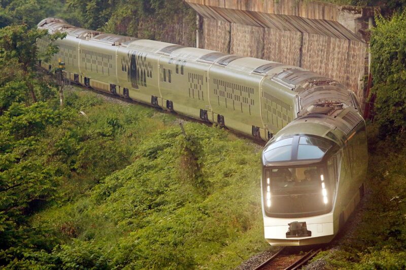 JR東日本の豪華寝台列車「TRAIN SUITE 四季島」