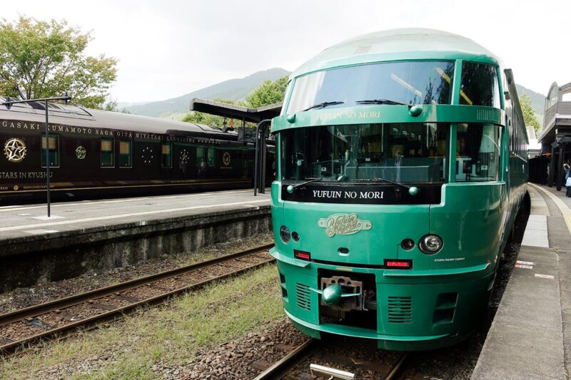 観光列車「ゆふいんの森」III世と豪華寝台列車「ななつ星 in 九州」