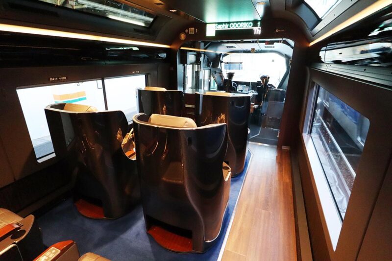 JR東日本の観光列車「サフィール踊り子」プレミアムグリーン