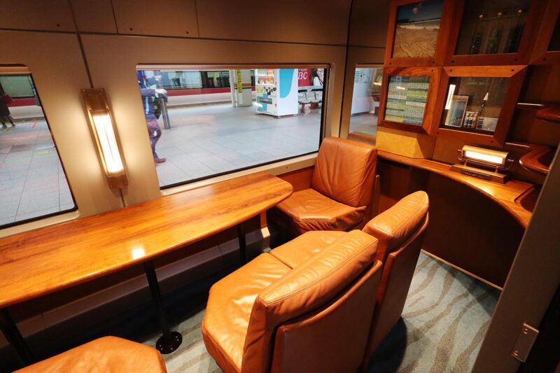 JR東日本の観光列車「サフィール踊り子」6人用グリーン個室