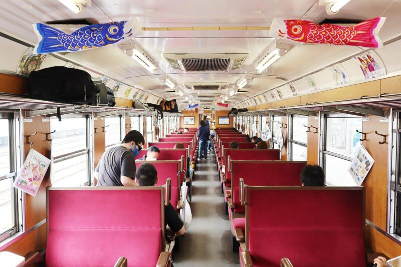 秩父鉄道の観光列車「SLパレオエクスプレス」車内