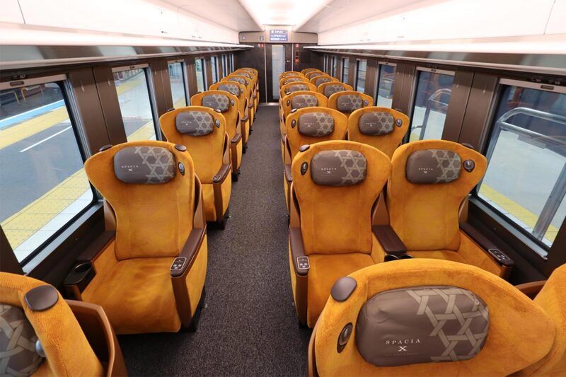 東武鉄道の観光特急「スペーシア X」プレミアムシート