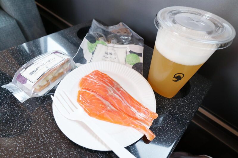 観光特急「スペーシア X」カフェカウンターメニューの一例