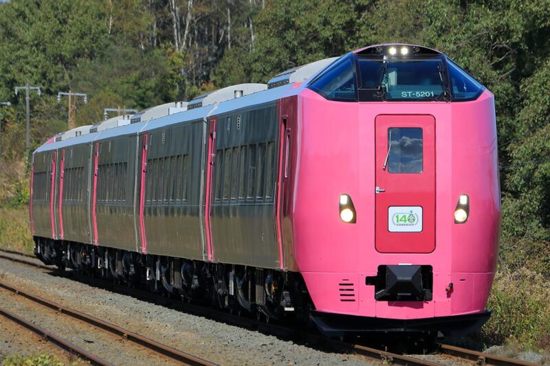 観光列車「特急ニセコ」に使われるキハ261系ディーゼルカー